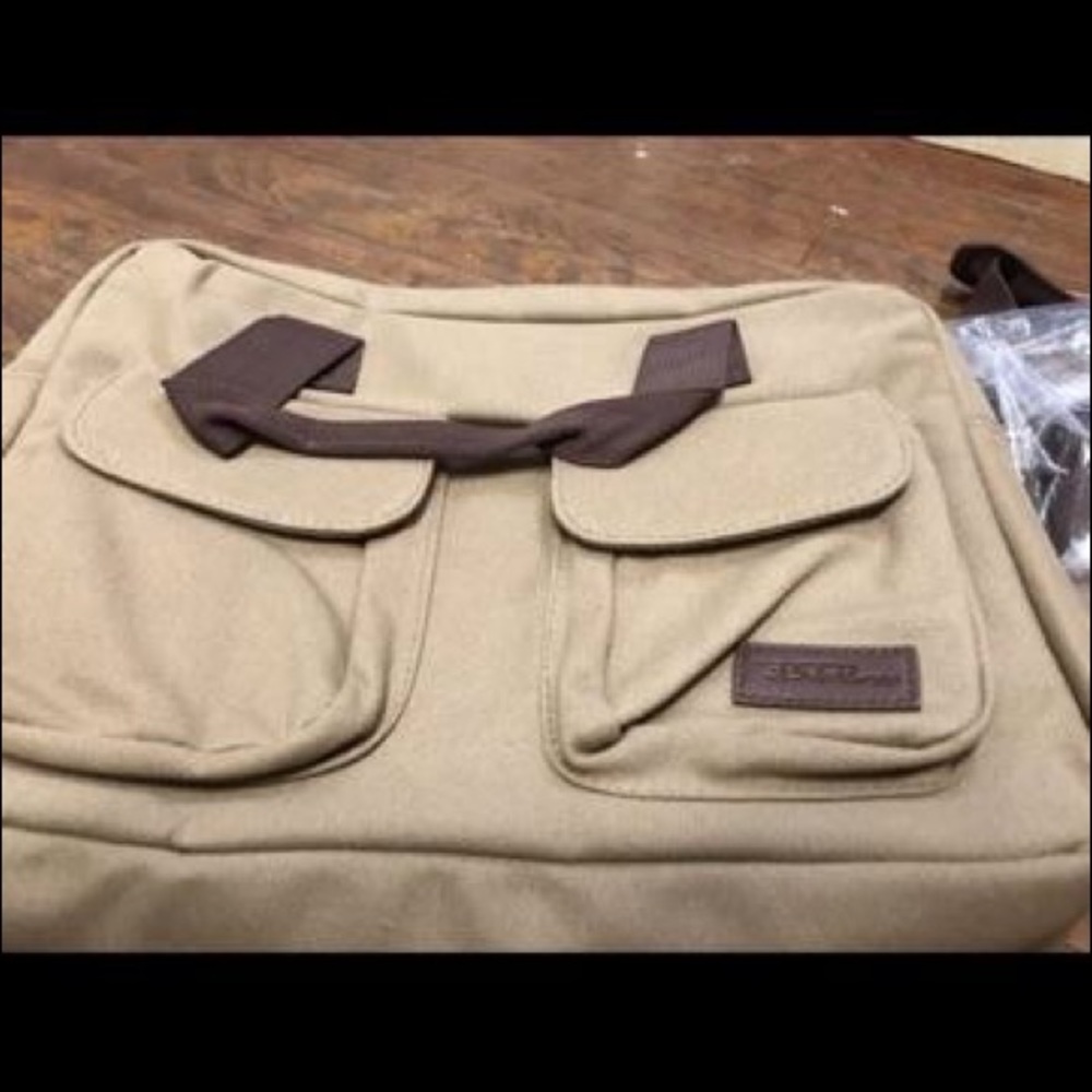 Carrying bag/ travel luggage